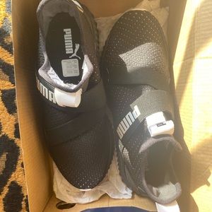 Puma women’s defy mid core shoes size 7